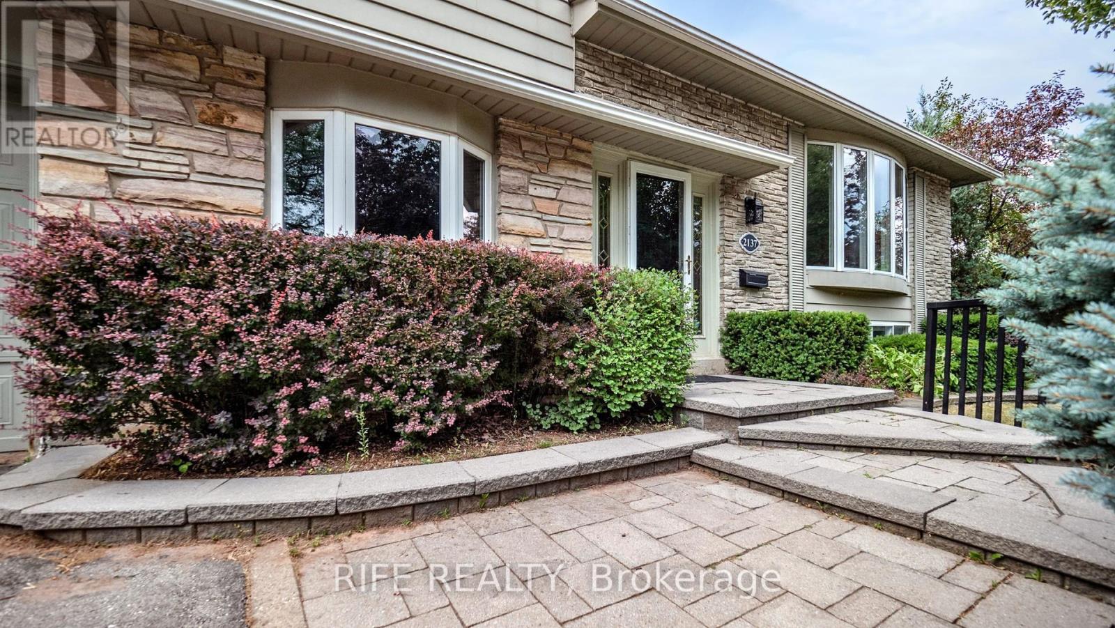 2137 Hixon Street, Oakville, Ontario  L6L 1T3 - Photo 47 - W12746710