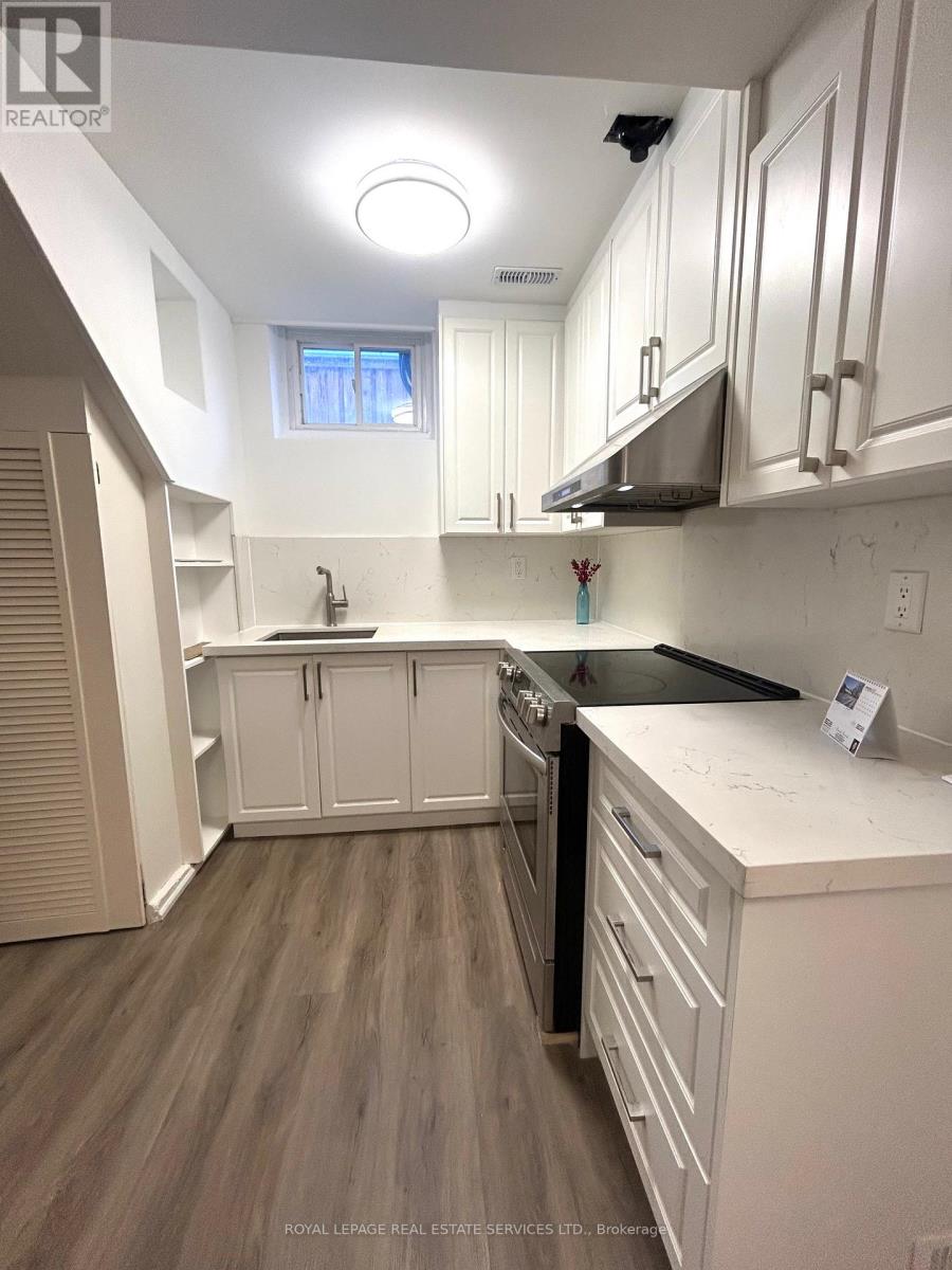 Basement - 3527 The Credit Woodlands, Mississauga, Ontario  L5C 2K7 - Photo 13 - W12746726