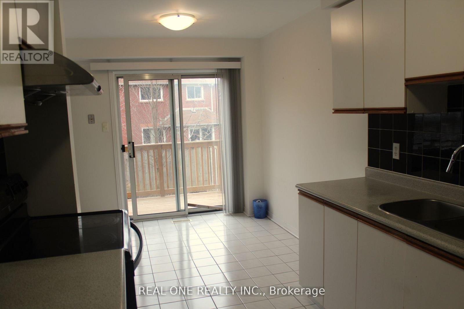 27 - 2550 Thomas Street, Mississauga, Ontario  L5M 5N8 - Photo 4 - W12746732