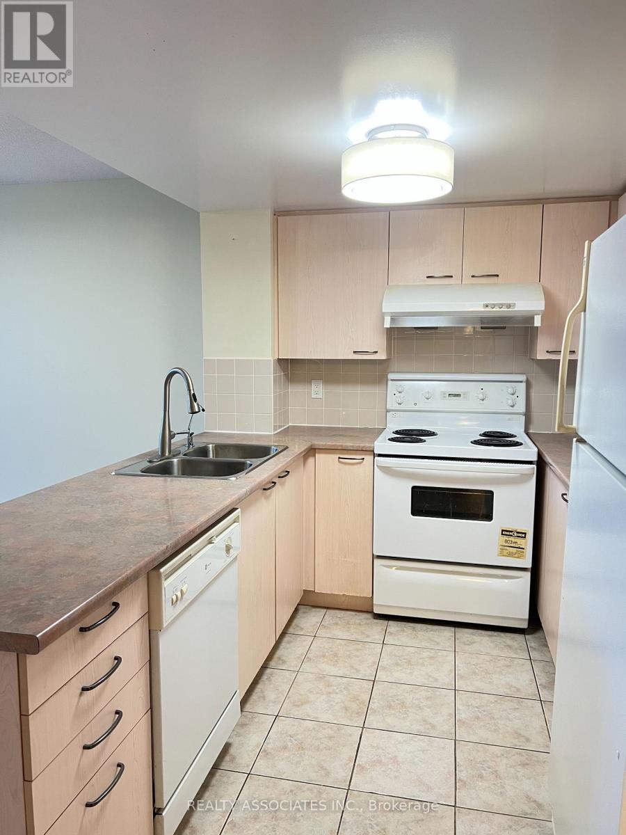 303 - 130 Pond Drive, Markham, Ontario  L3T 7W5 - Photo 11 - N12744166