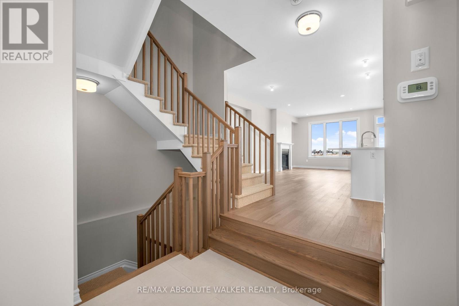 154 Kerala Place, Ottawa, Ontario  K1T 0Z3 - Photo 3 - X12605892