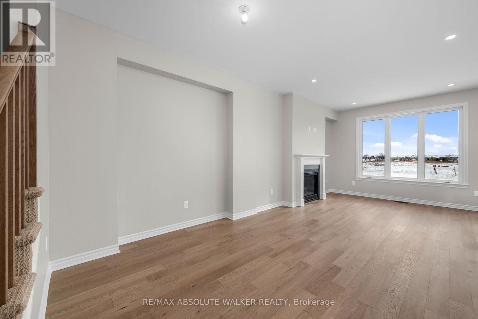 154 Kerala Place, Ottawa, Ontario  K1T 0Z3 - Photo 4 - X12605892