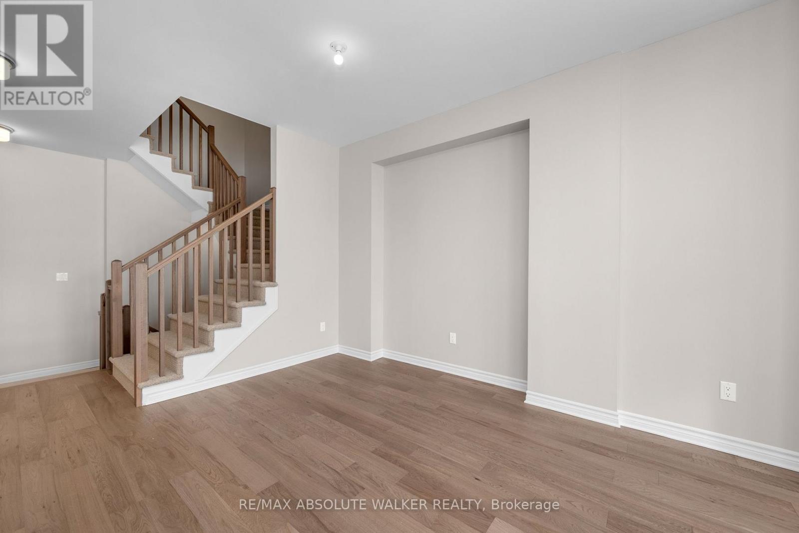 154 Kerala Place, Ottawa, Ontario  K1T 0Z3 - Photo 5 - X12605892