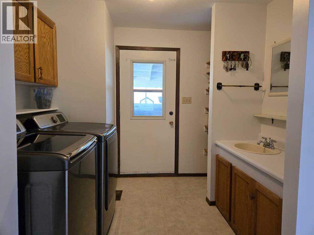 3002 225 Street, Bellevue, Alberta  T0K 0C0 - Photo 16 - A2264792