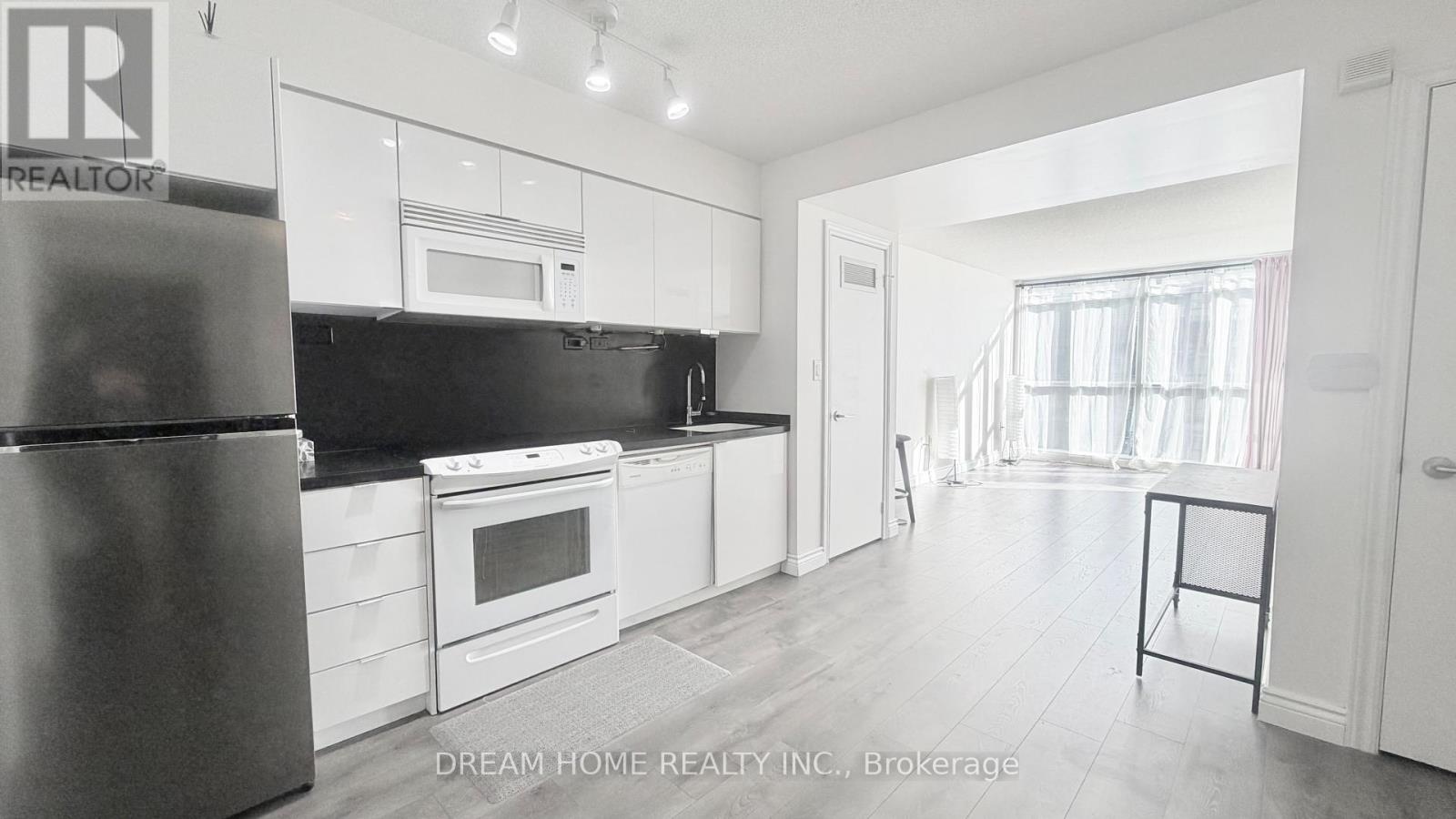 935 - 15 Iceboat Terrace, Toronto, Ontario  M5V 4A5 - Photo 3 - C12746758