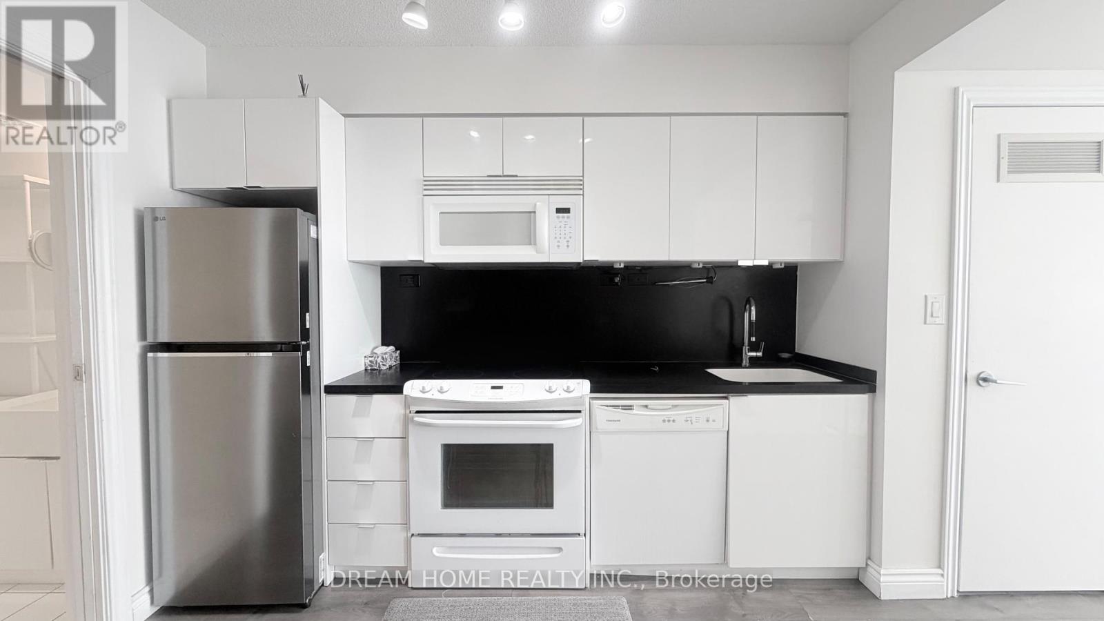 935 - 15 Iceboat Terrace, Toronto, Ontario  M5V 4A5 - Photo 4 - C12746758