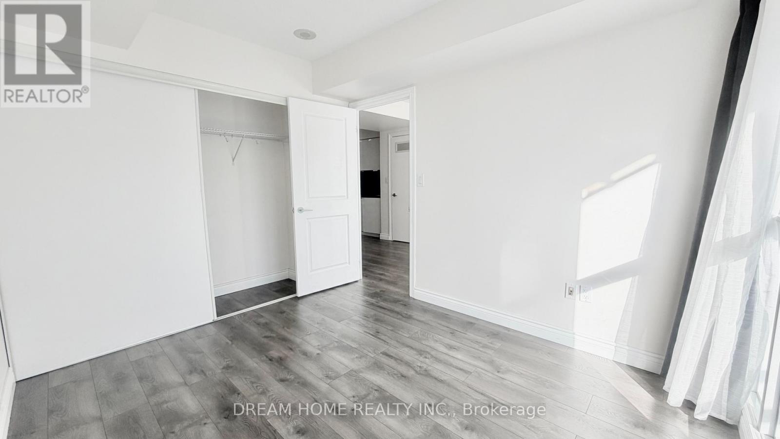 935 - 15 Iceboat Terrace, Toronto, Ontario  M5V 4A5 - Photo 8 - C12746758