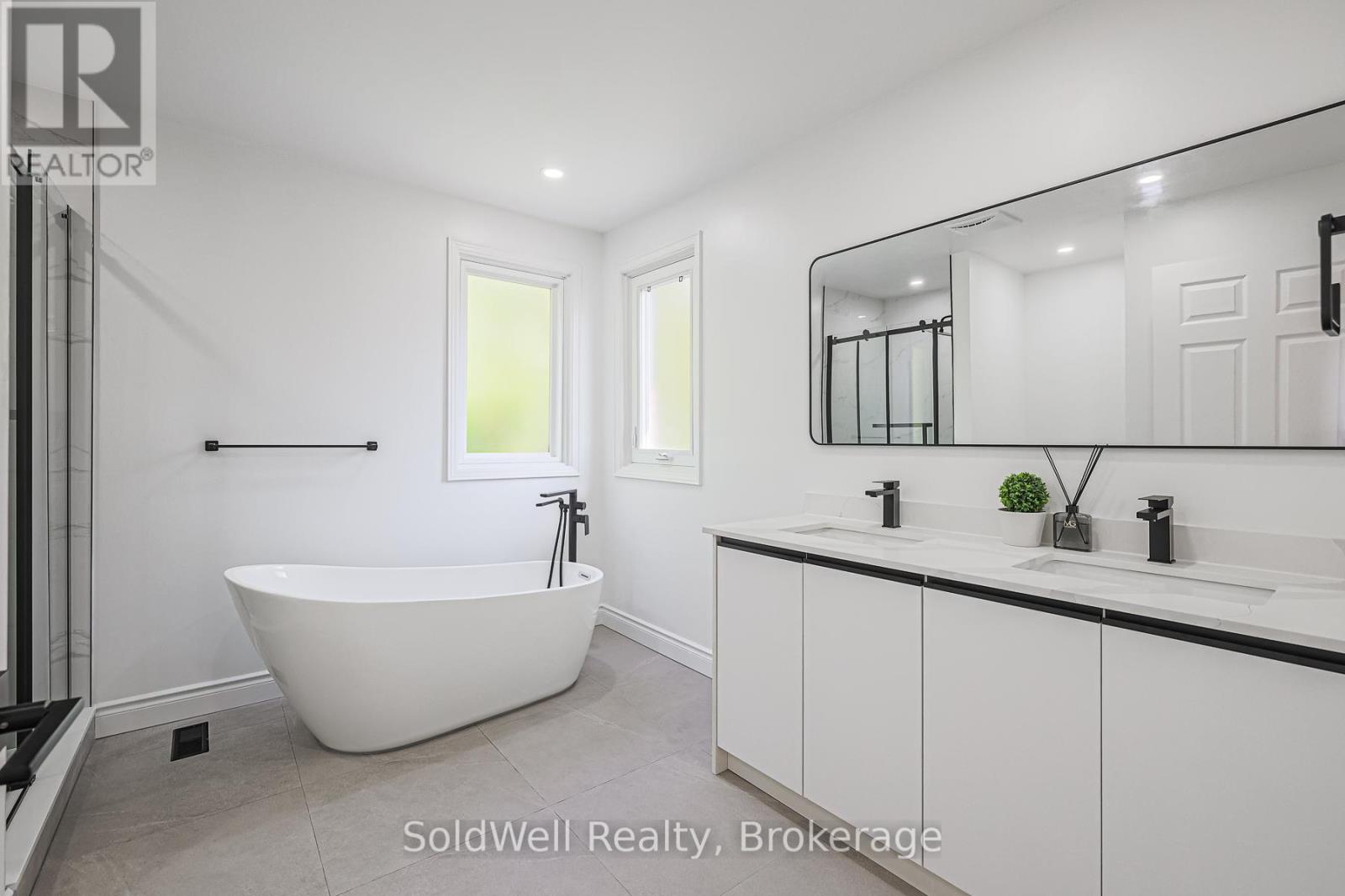 160 Charles Street, Vaughan, Ontario  L4J 3C7 - Photo 21 - N12746744