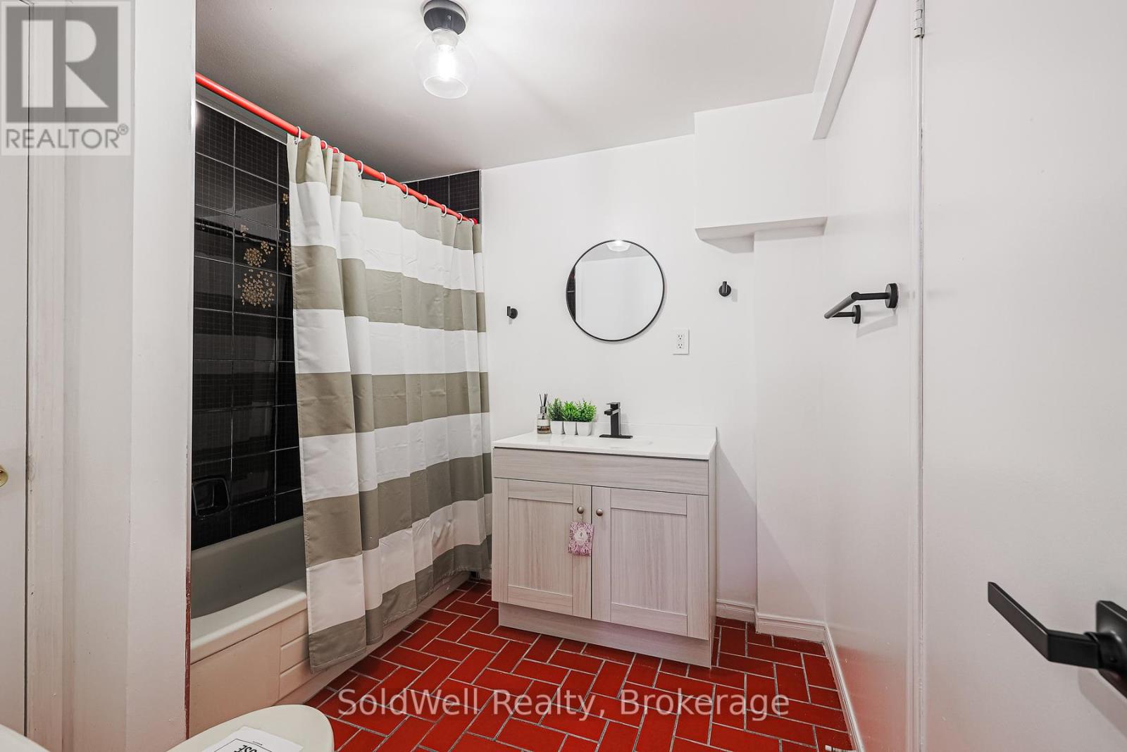 160 Charles Street, Vaughan, Ontario  L4J 3C7 - Photo 35 - N12746744