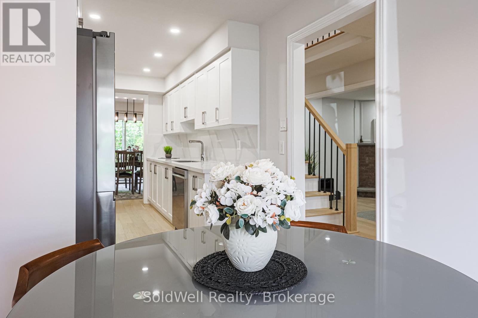 160 Charles Street, Vaughan, Ontario  L4J 3C7 - Photo 8 - N12746744