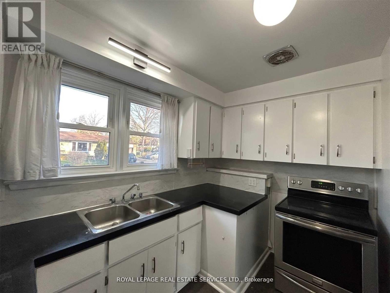 Upper - 3527 The Credit Woodlands, Mississauga, Ontario  L5C 2K7 - Photo 10 - W12746752