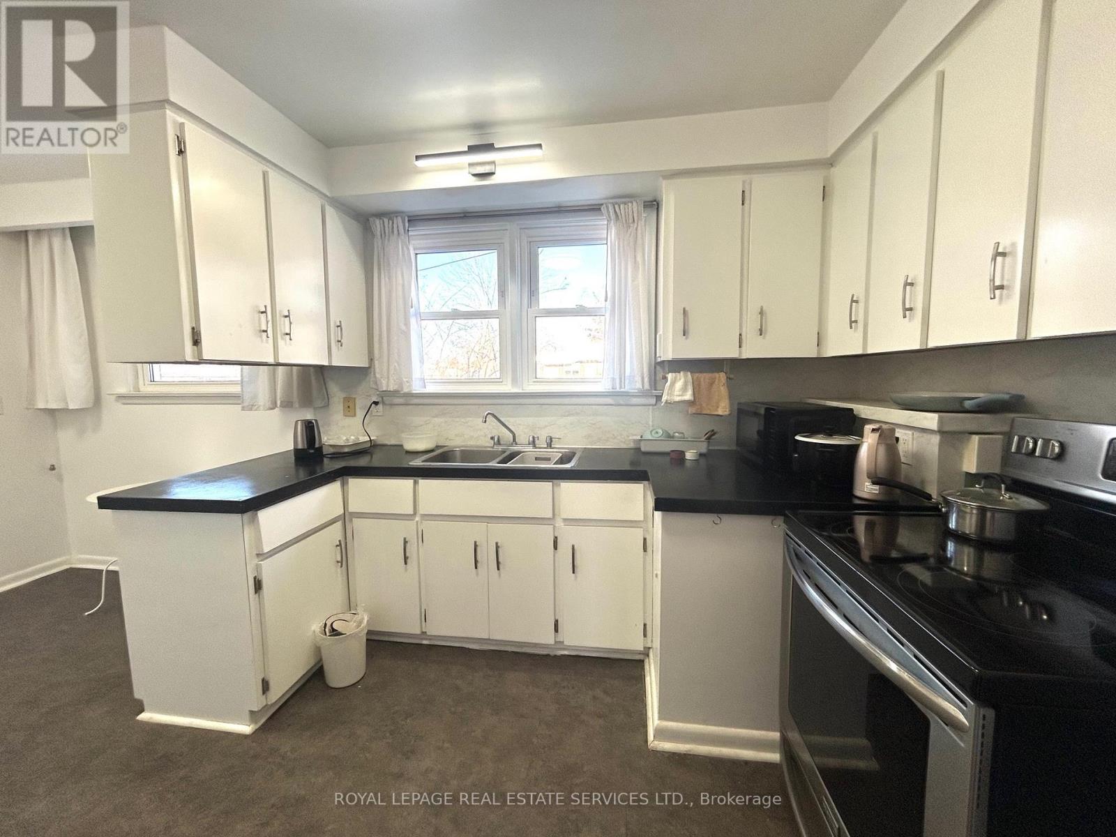 Upper - 3527 The Credit Woodlands, Mississauga, Ontario  L5C 2K7 - Photo 11 - W12746752