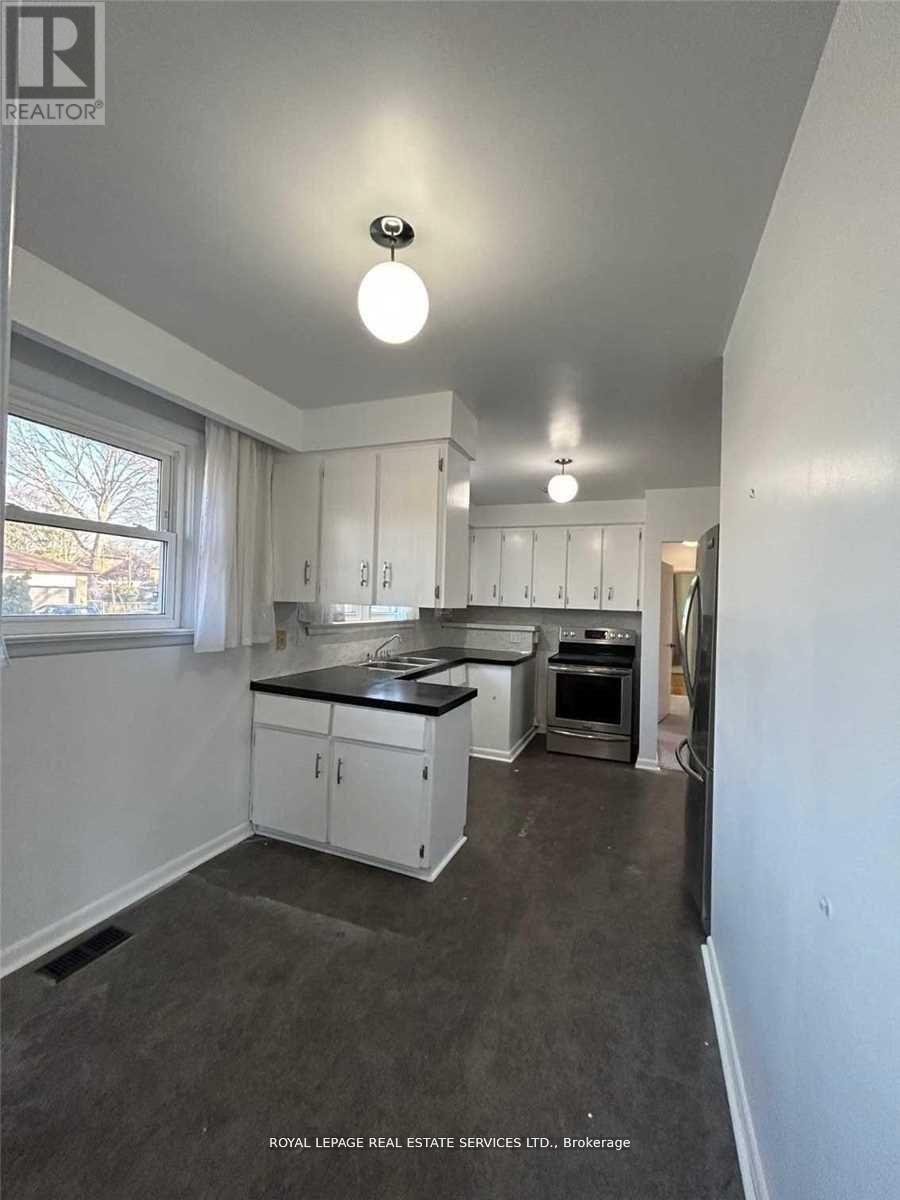 Upper - 3527 The Credit Woodlands, Mississauga, Ontario  L5C 2K7 - Photo 12 - W12746752