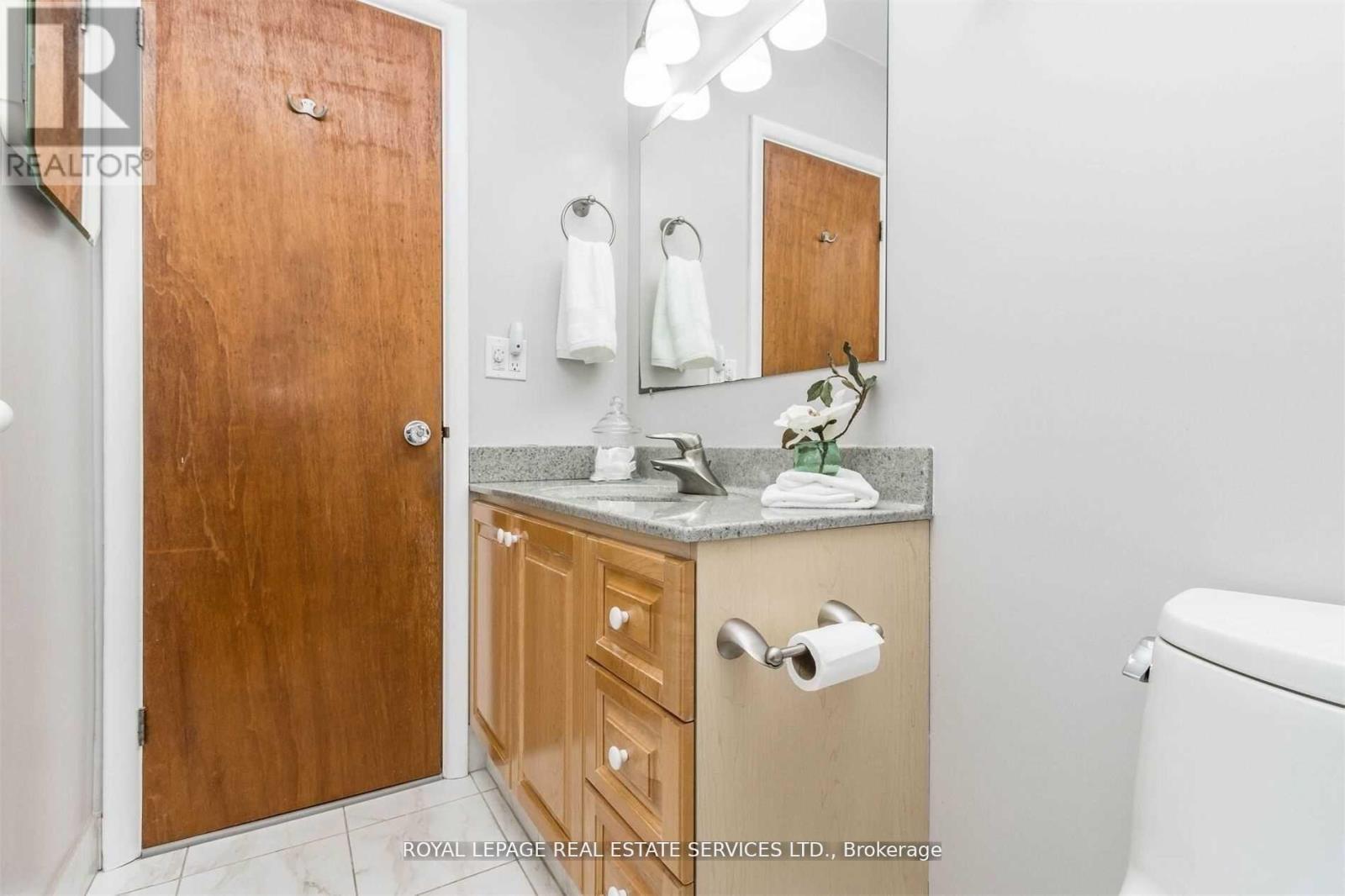 Upper - 3527 The Credit Woodlands, Mississauga, Ontario  L5C 2K7 - Photo 19 - W12746752