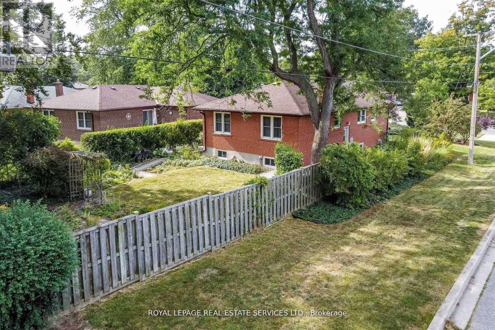 Upper - 3527 The Credit Woodlands, Mississauga, Ontario  L5C 2K7 - Photo 22 - W12746752