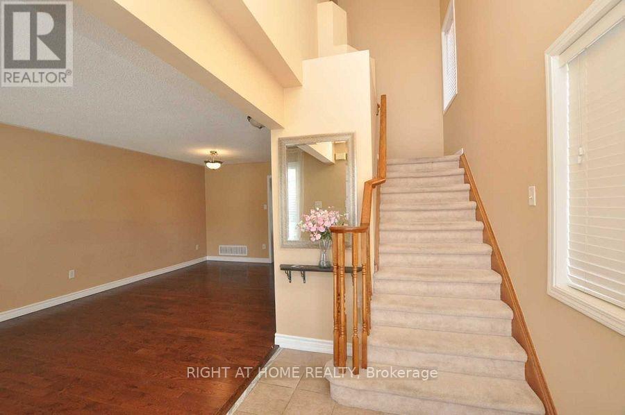 1345 Goldhawk Trail, Oakville, Ontario  L6M 3Y5 - Photo 3 - W12746756