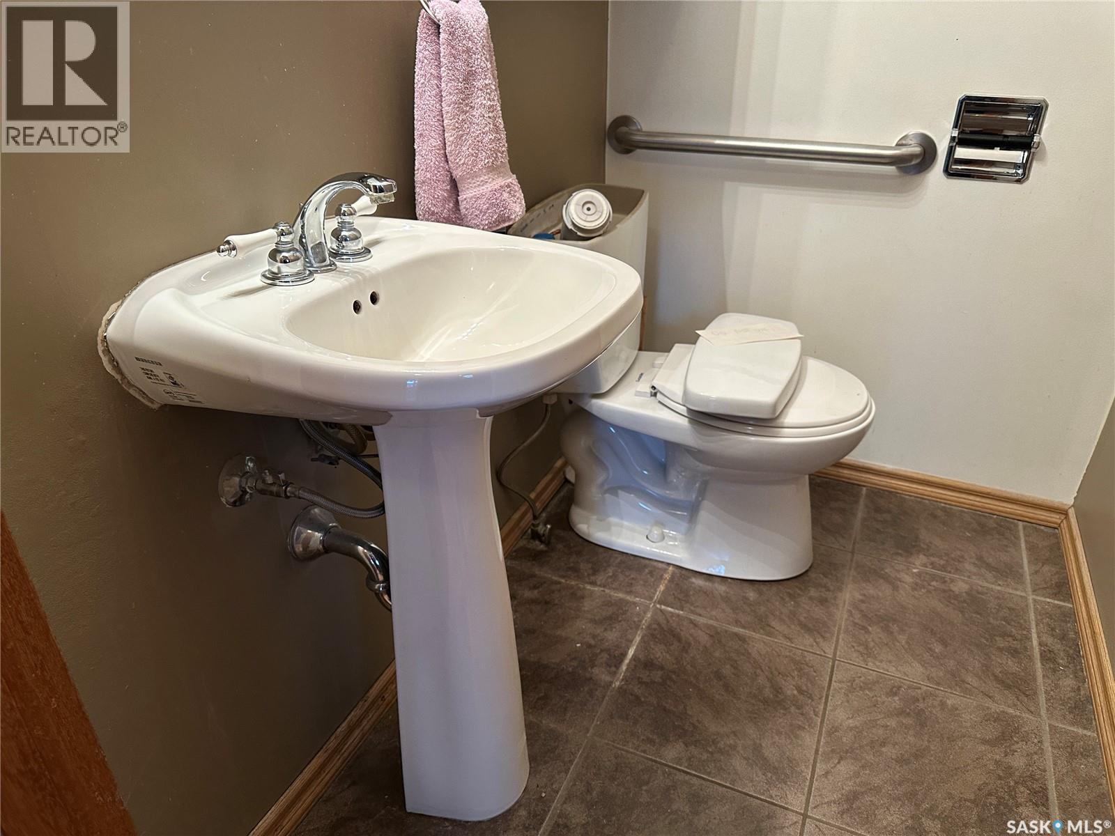 430 2nd Street Ne, Weyburn, Saskatchewan  S4H 0V5 - Photo 9 - SK027762