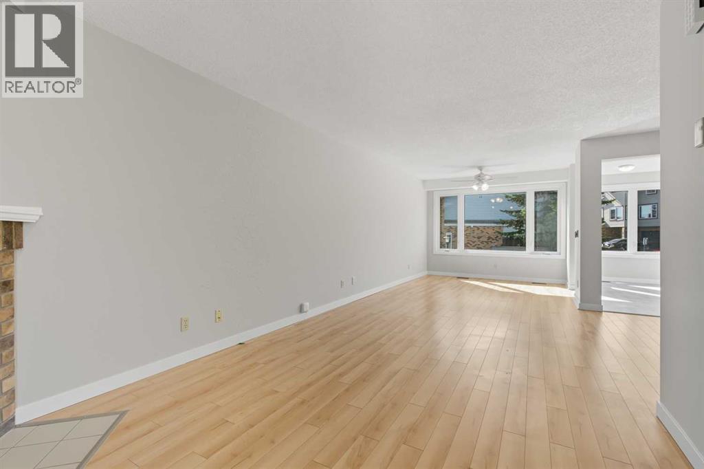 12 Coachway Gardens Sw, Calgary, Alberta  T3H 2V9 - Photo 4 - A2280406