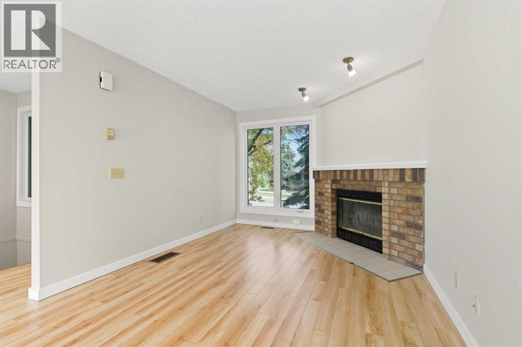 12 Coachway Gardens Sw, Calgary, Alberta  T3H 2V9 - Photo 9 - A2280406