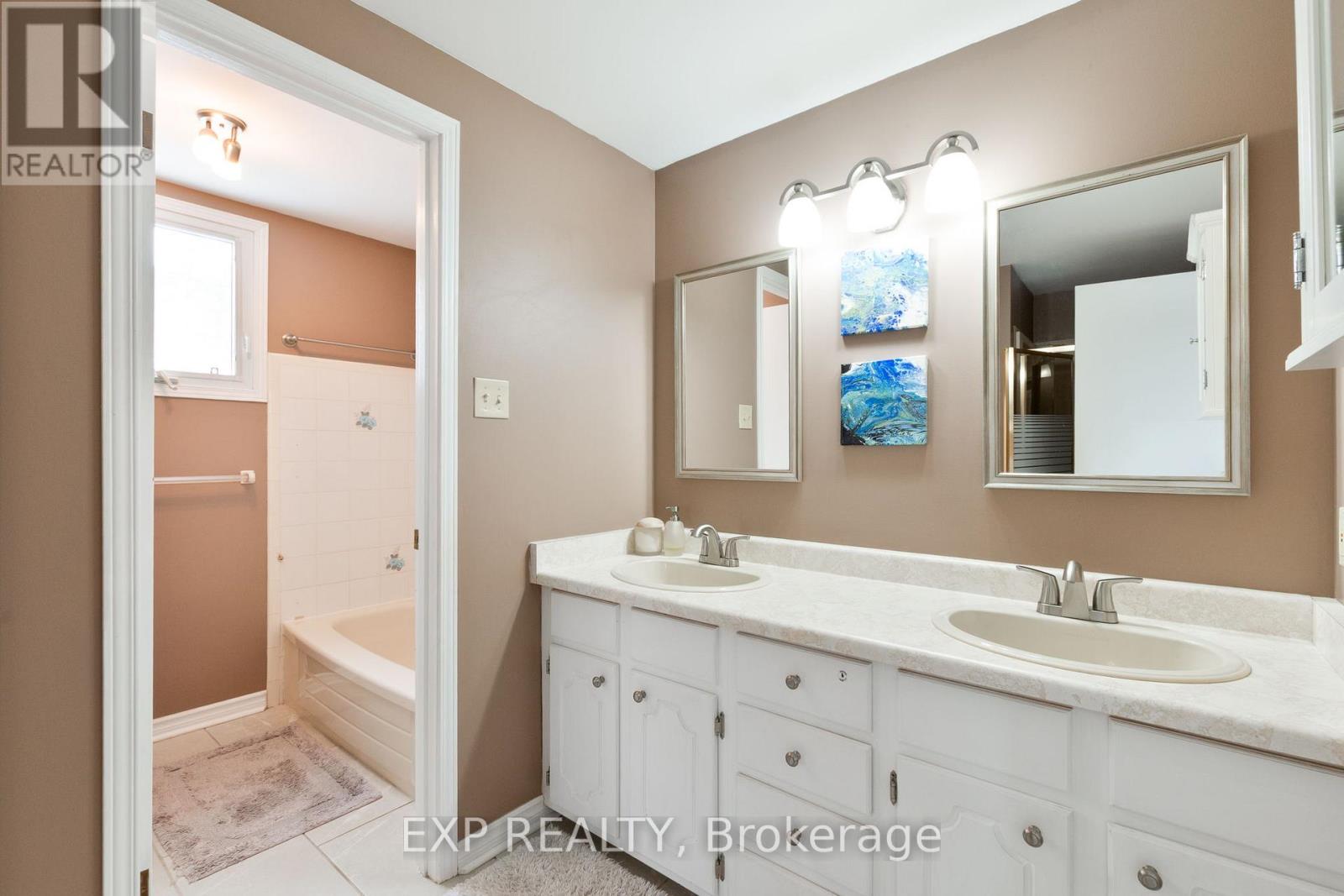 16 Acorn Crescent, London North, Ontario  N6G 3V4 - Photo 24 - X12746778