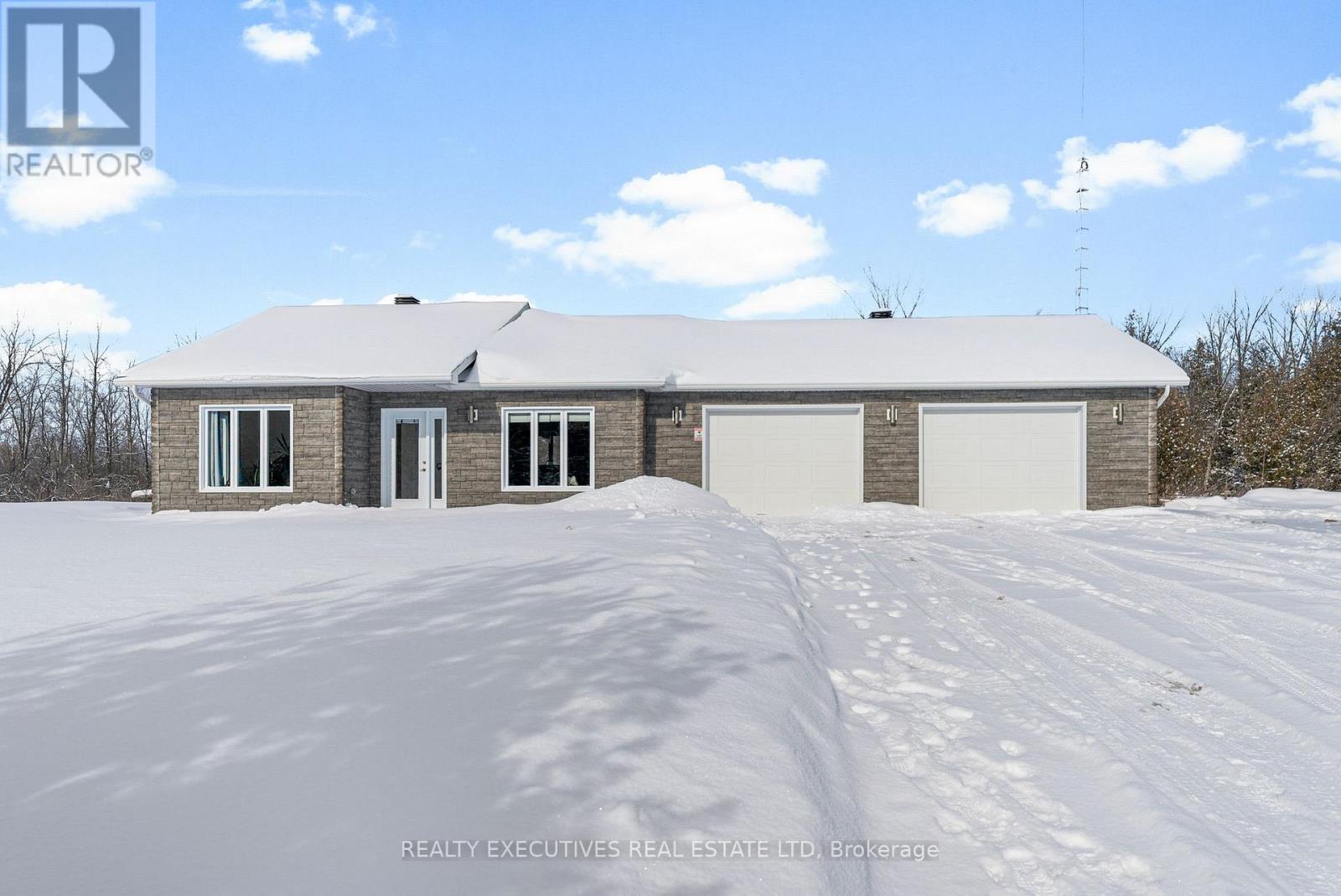 1991 Finch-Winchester Road, North Stormont, Ontario  K0C 1H0 - Photo 2 - X12746780