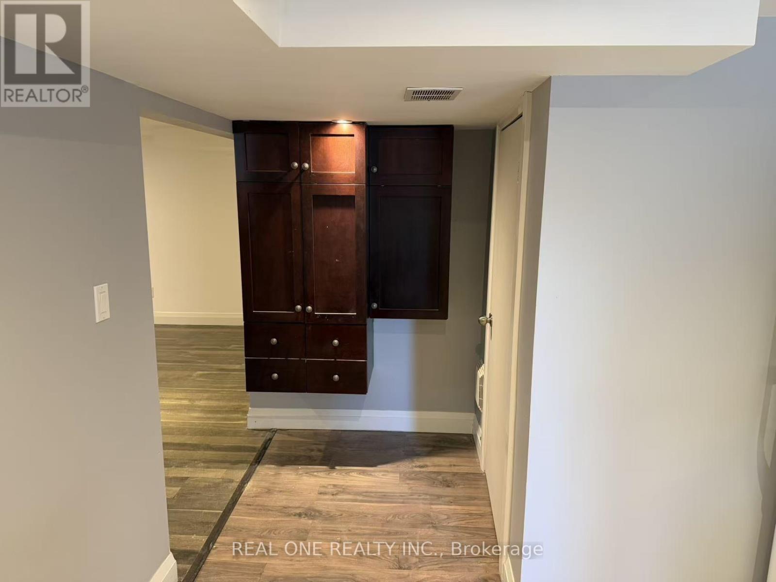 Basemen - 1074 Upper Sherman Avenue, Hamilton, Ontario  L8V 3N5 - Photo 2 - X12746768