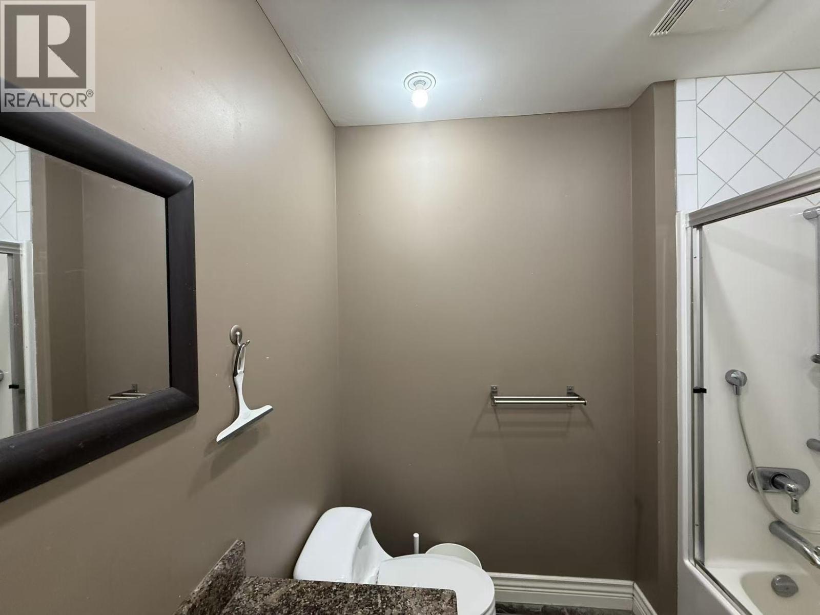 Basement Suite 4750 Highlawn Drive, Burnaby, British Columbia  V5C 3T1 - Photo 4 - R3085046