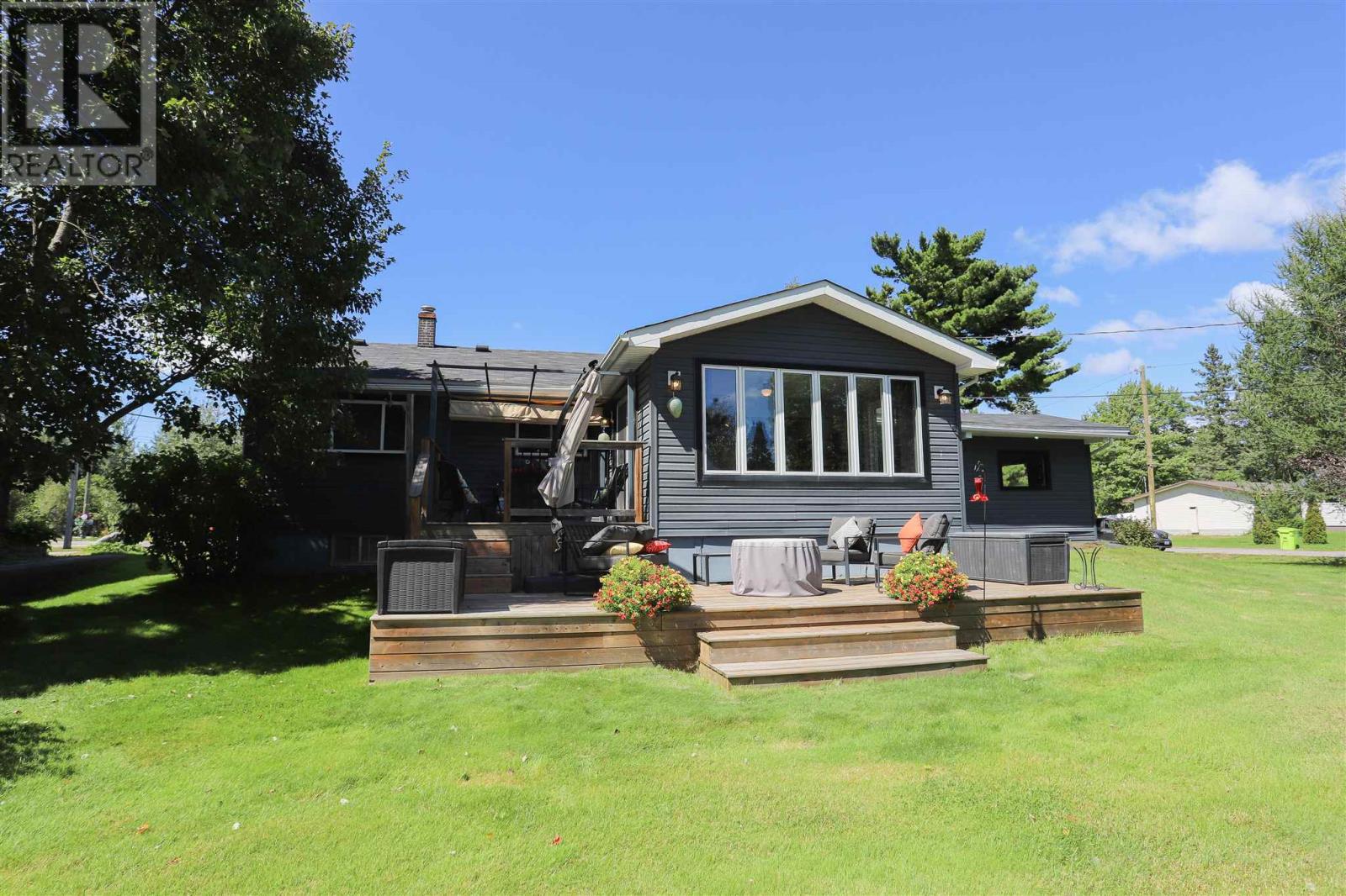 3875 Queen St E, Sault Ste. Marie, Ontario  P6A 6X2 - Photo 5 - SM260134