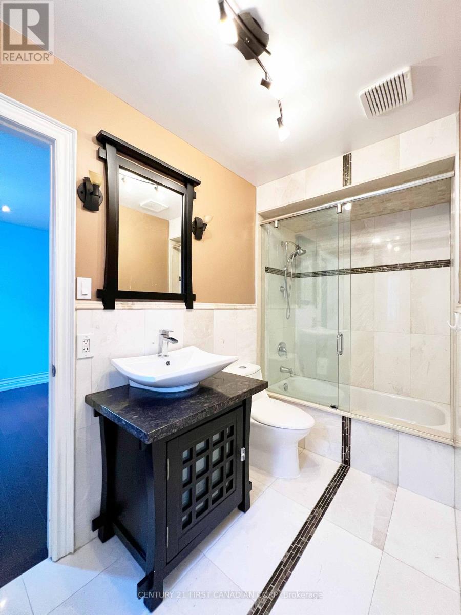 68 Chantilly Crescent, Richmond Hill, Ontario  L4C 0K1 - Photo 23 - N12746796