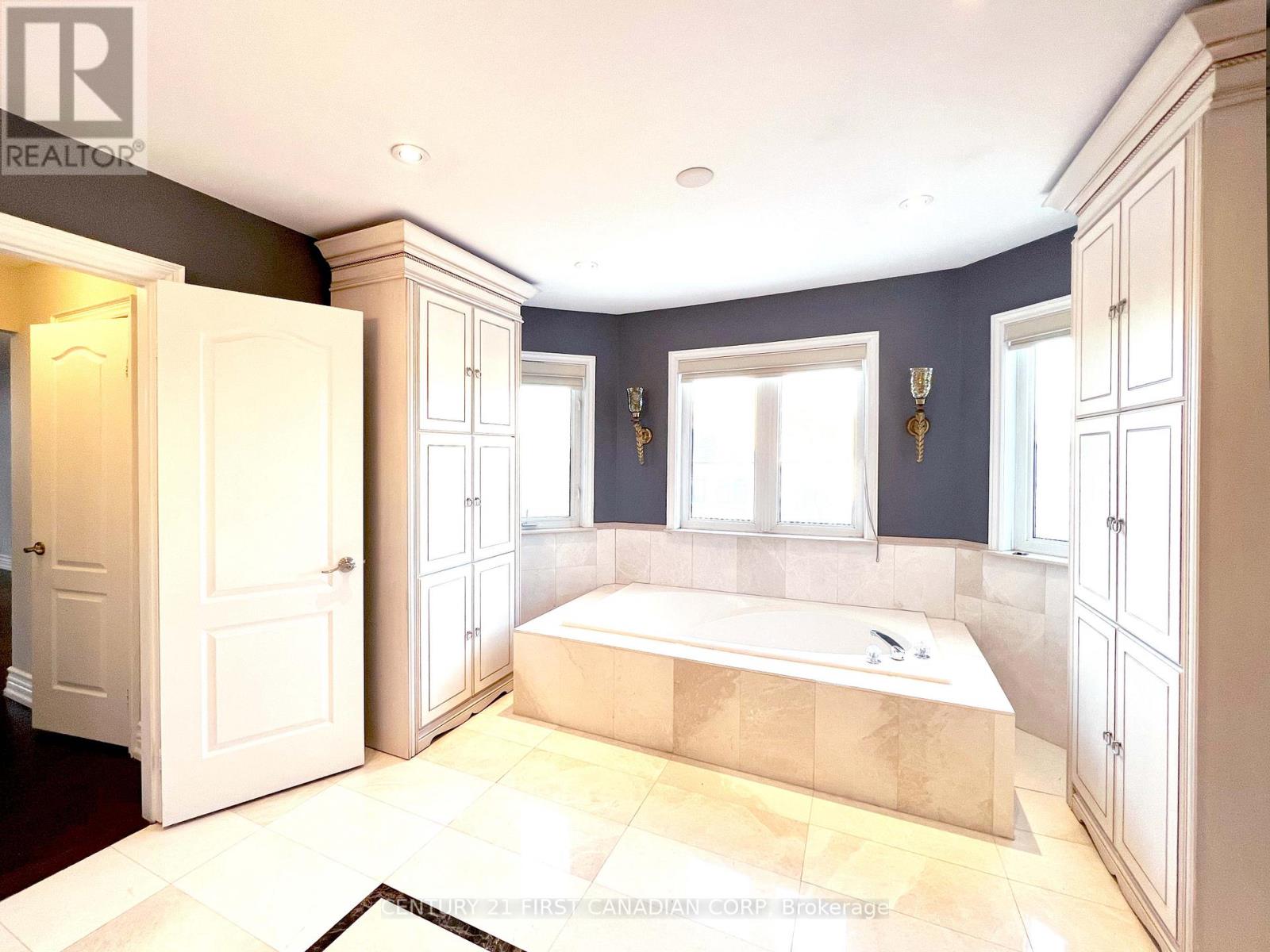 68 Chantilly Crescent, Richmond Hill, Ontario  L4C 0K1 - Photo 25 - N12746796