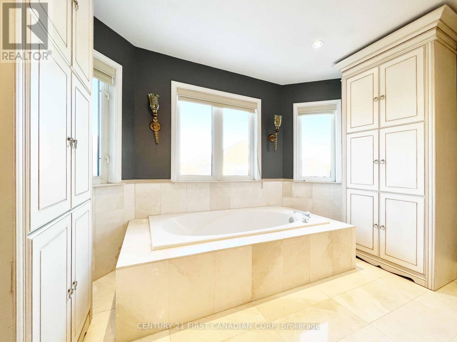 68 Chantilly Crescent, Richmond Hill, Ontario  L4C 0K1 - Photo 26 - N12746796