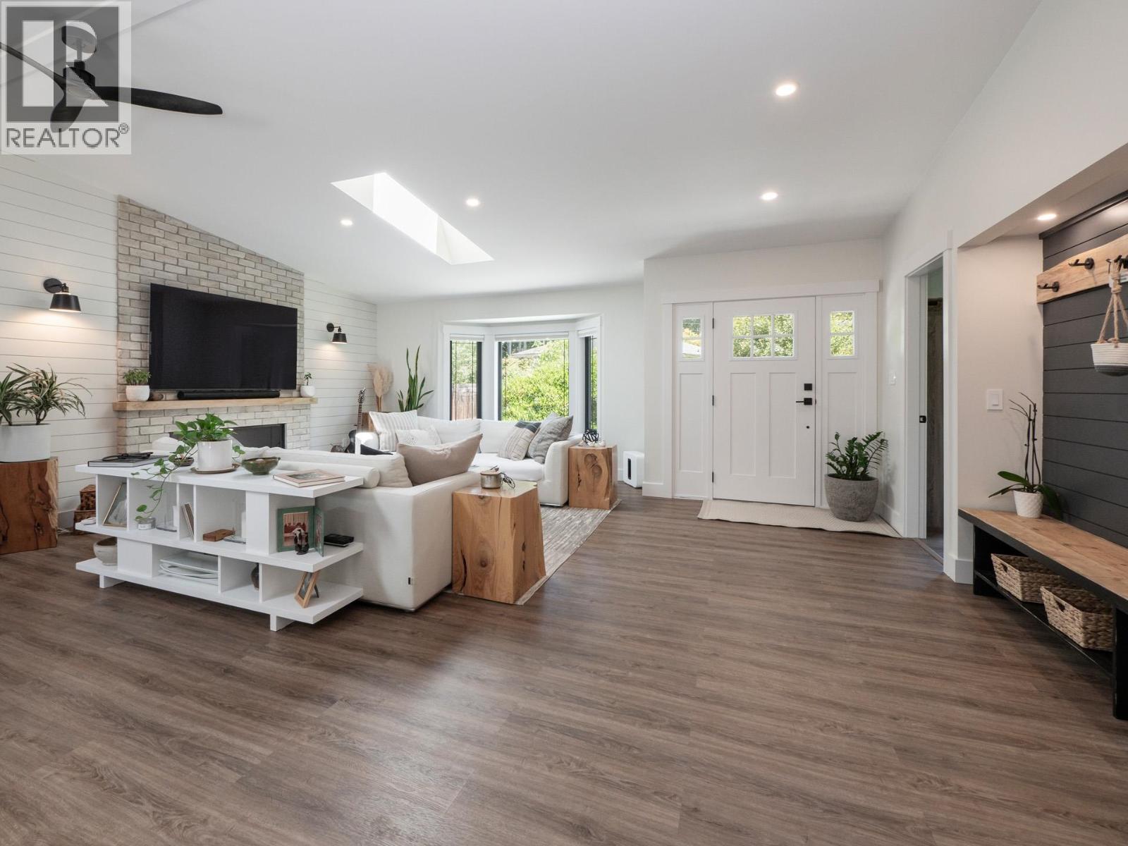 655 Dougall Road, Gibsons, British Columbia  V0N 1V8 - Photo 10 - R3085164