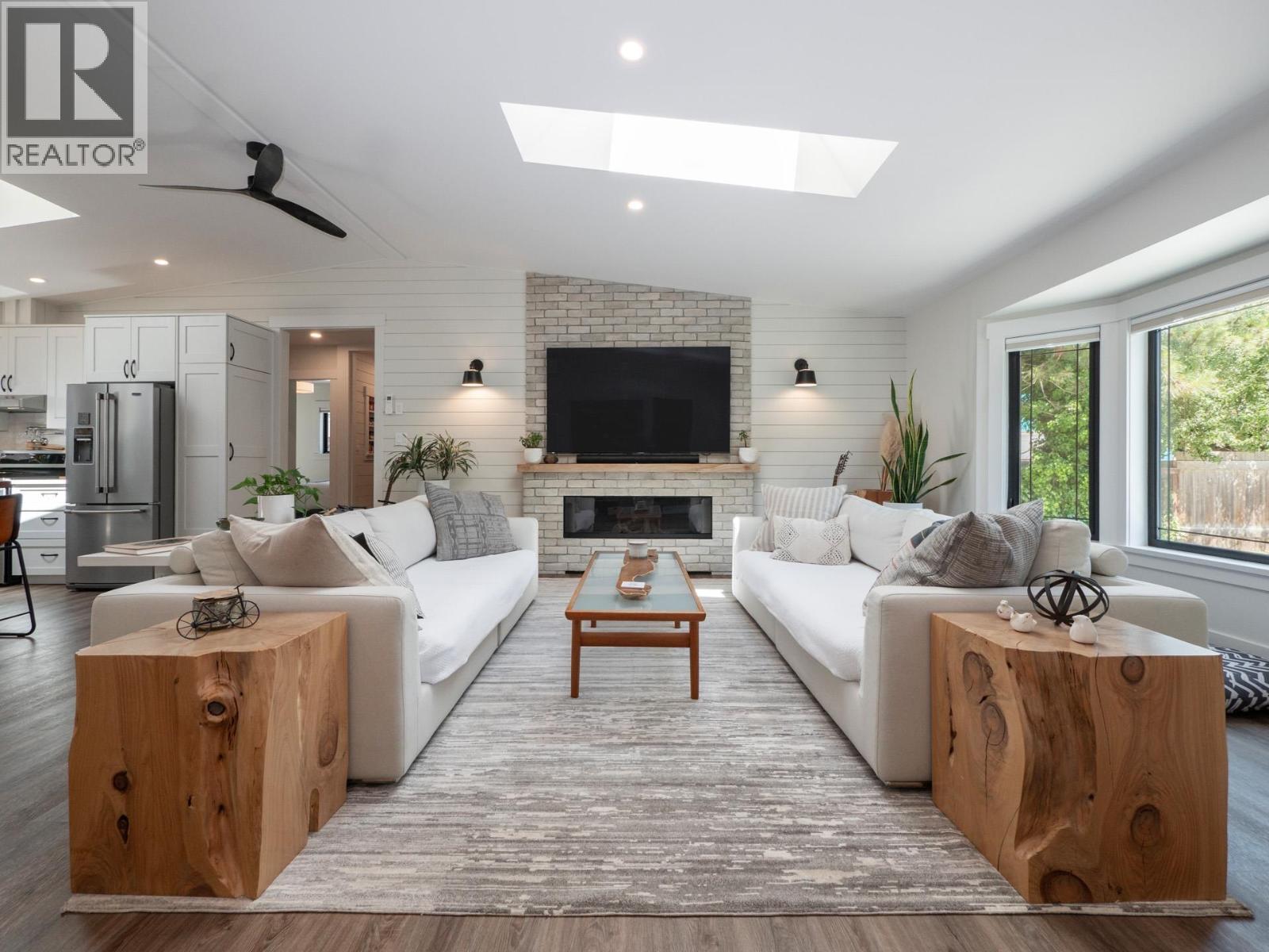 655 Dougall Road, Gibsons, British Columbia  V0N 1V8 - Photo 11 - R3085164