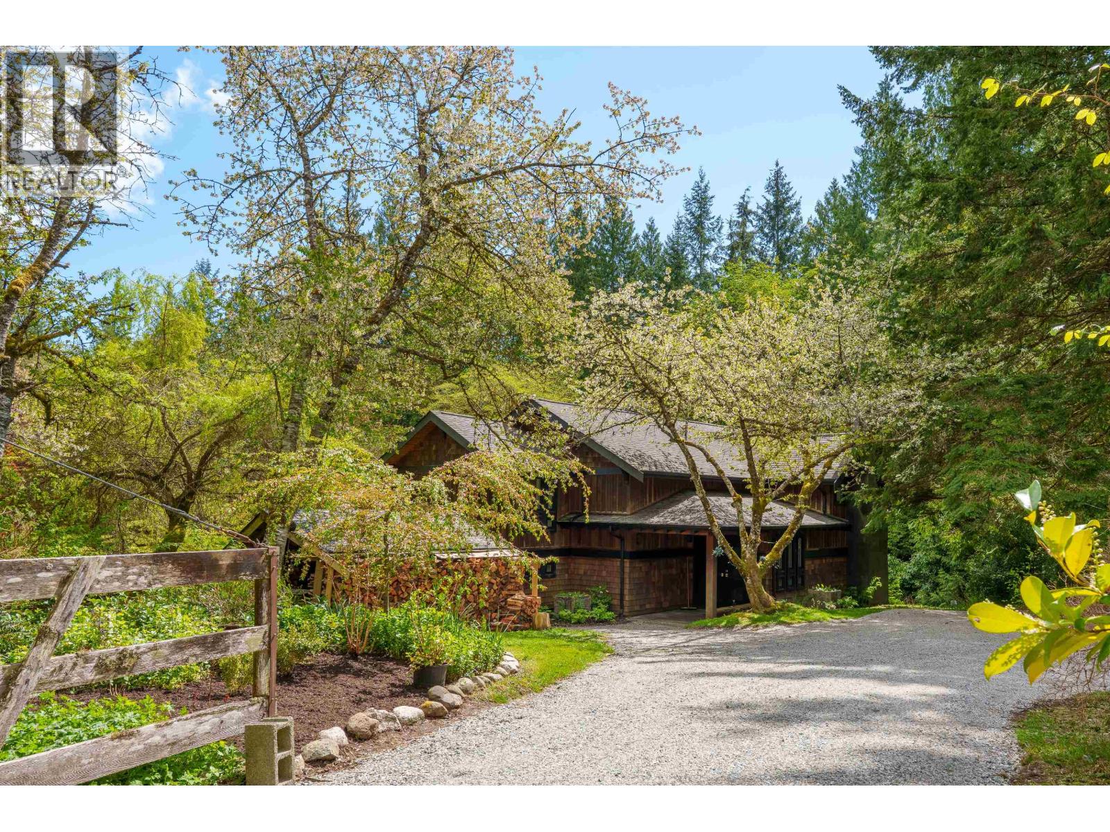 1531 Lockyer Road, Roberts Creek, British Columbia  V0N 2W1 - Photo 1 - R3085171