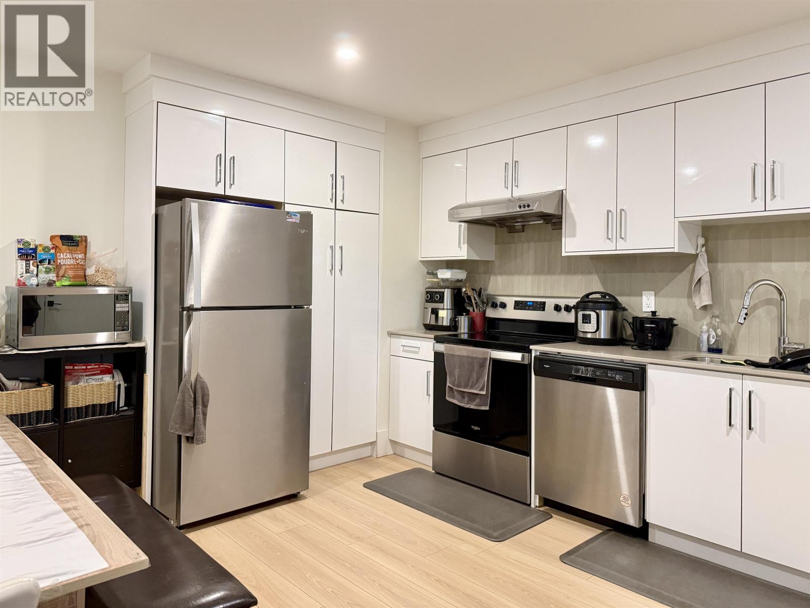 901 Jackson Crescent, New Westminster, British Columbia  V3L 4S1 - Photo 2 - R3085170