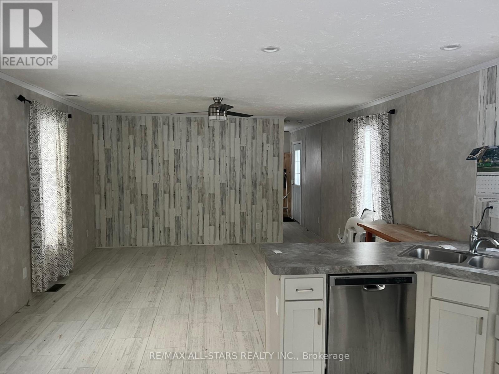 2406 South Portage Road, Huntsville (Brunel), Ontario  P1H 2J3 - Photo 4 - X12746832