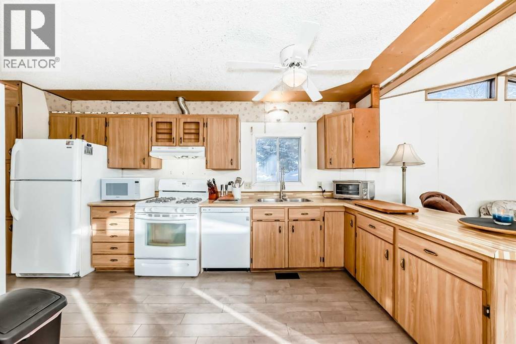 3227 Burroughs Manor Ne, Calgary, Alberta  T1Y 6K1 - Photo 4 - A2272729