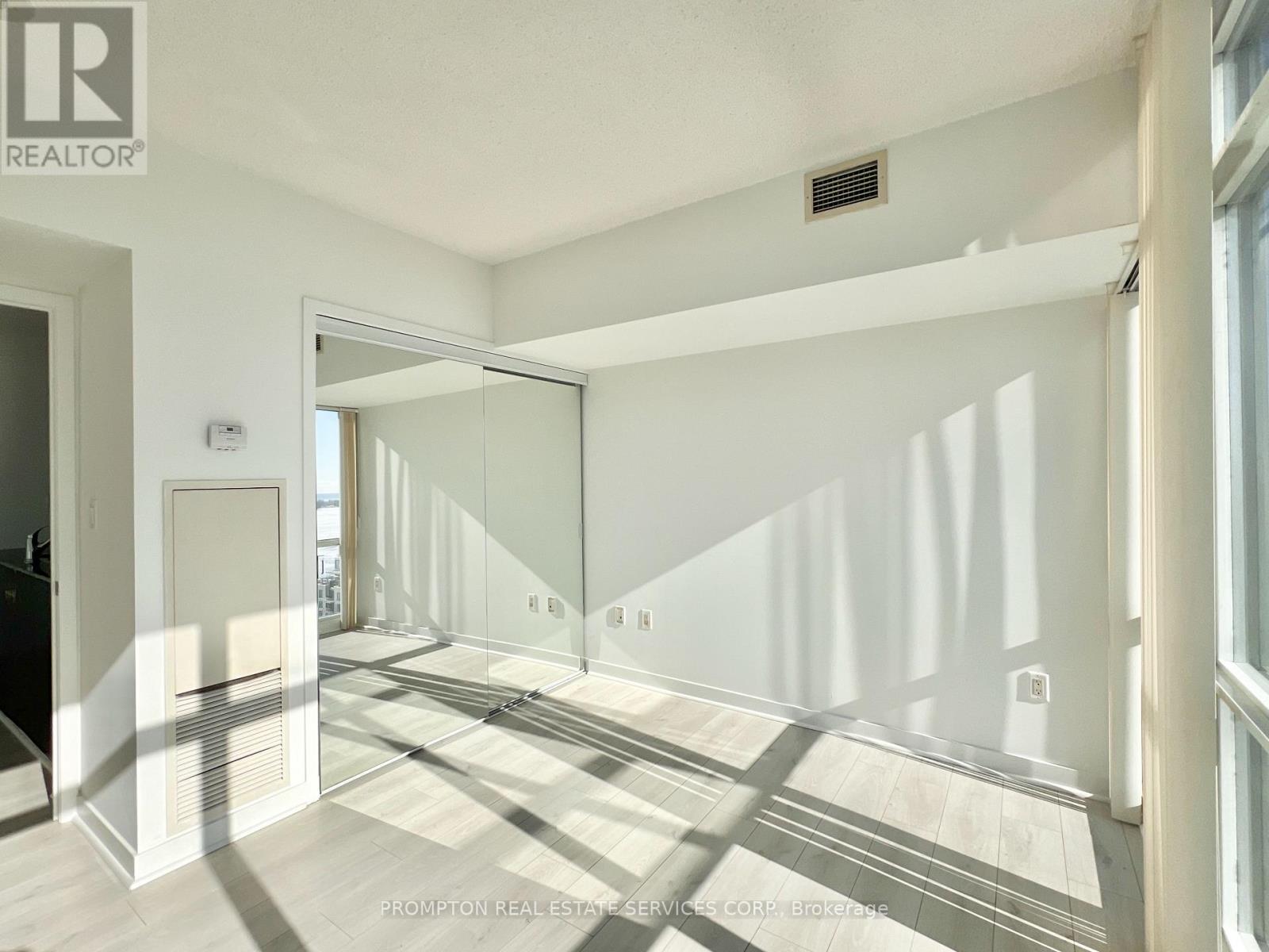 2715 - 11 Brunel Court, Toronto, Ontario  M5V 3Y3 - Photo 11 - C12746814