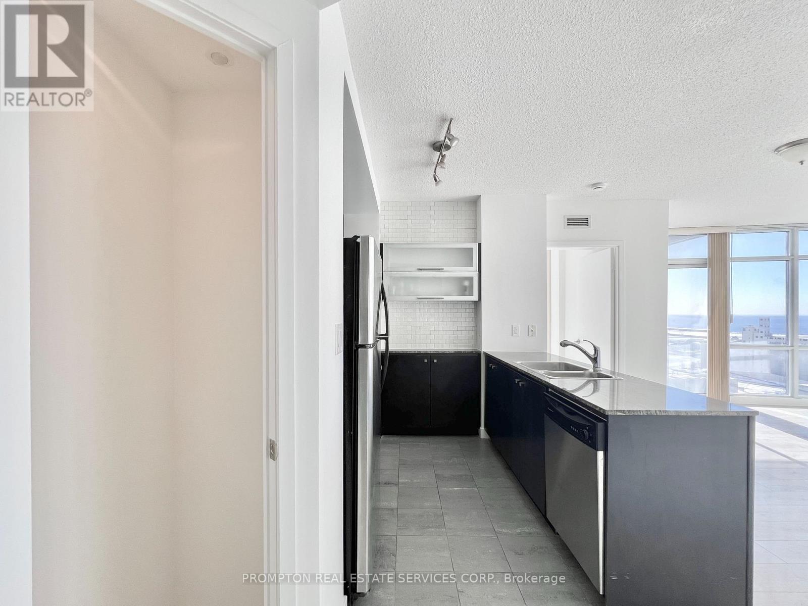 2715 - 11 Brunel Court, Toronto, Ontario  M5V 3Y3 - Photo 18 - C12746814