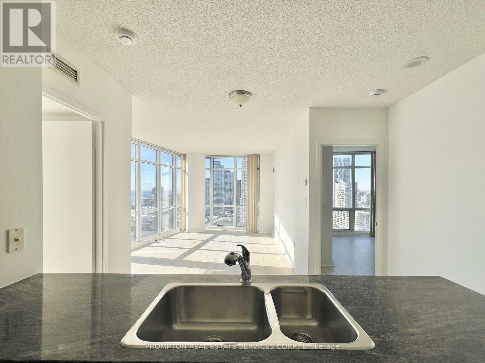 2715 - 11 Brunel Court, Toronto, Ontario  M5V 3Y3 - Photo 21 - C12746814