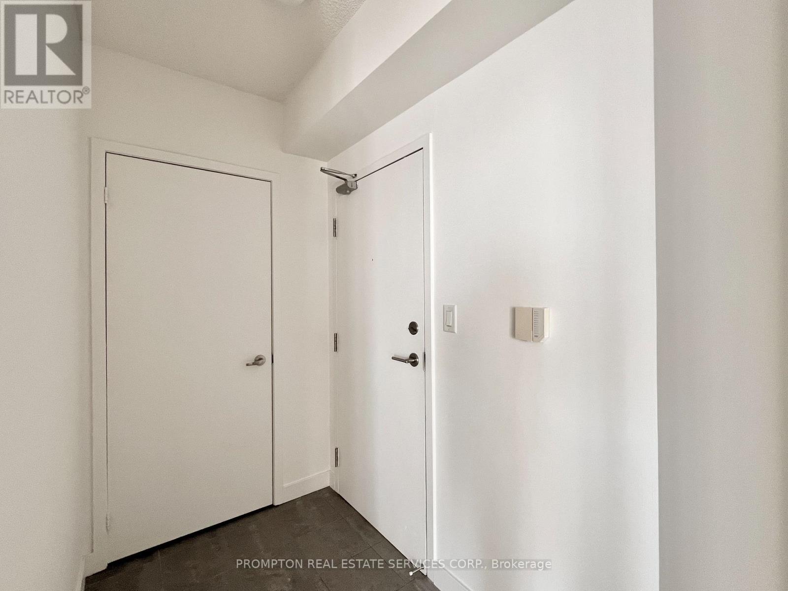 2715 - 11 Brunel Court, Toronto, Ontario  M5V 3Y3 - Photo 27 - C12746814