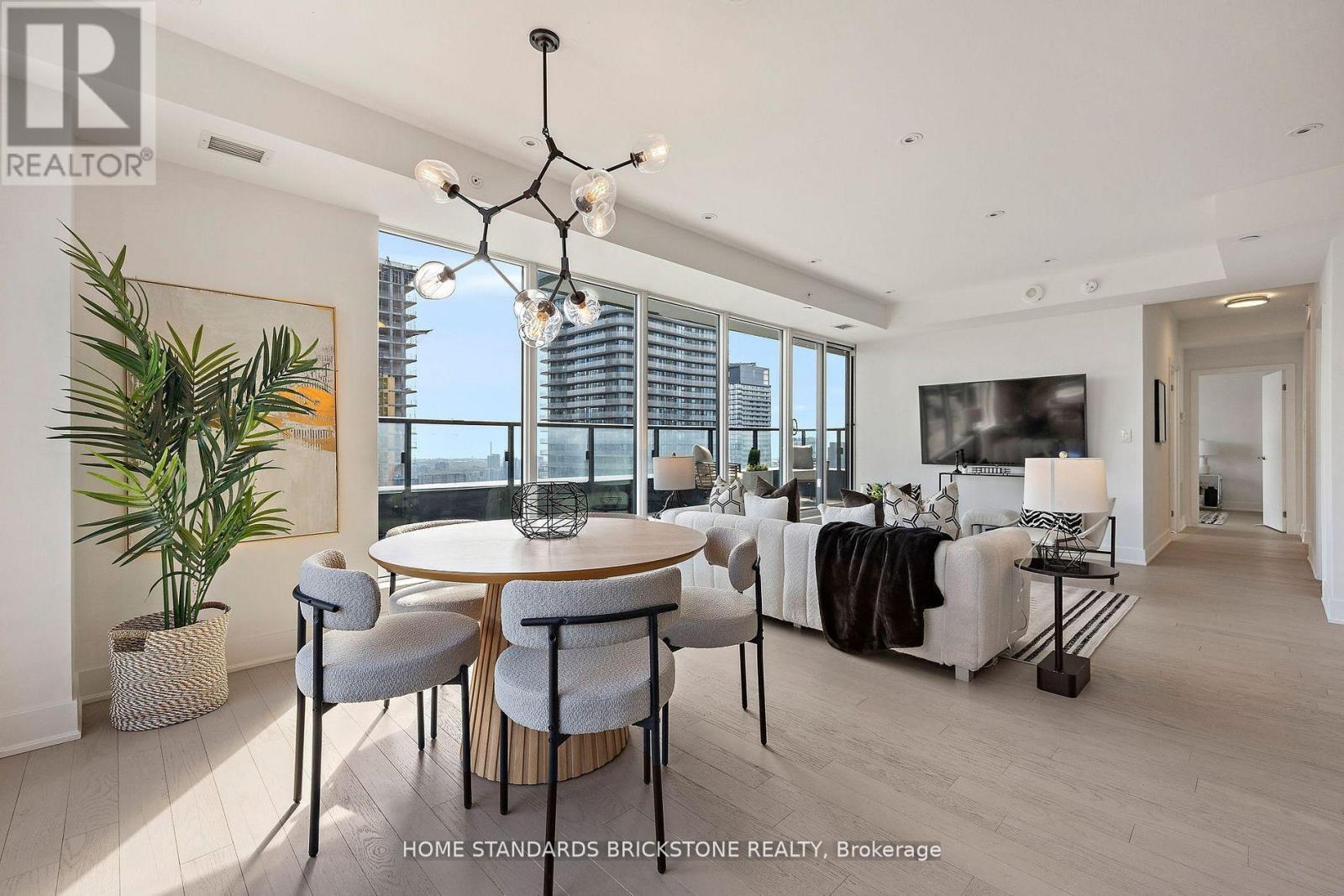 3907 - 955 BAY STREET, Toronto, Ontario