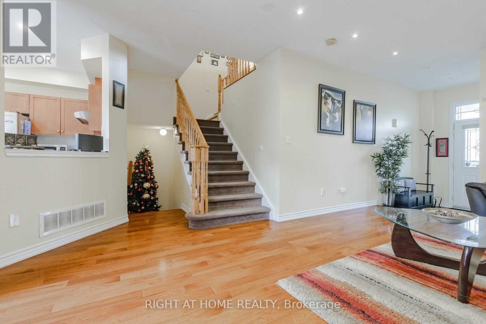 4808 Yorkshire Avenue, Mississauga, Ontario  L4Z 4H3 - Photo 6 - W12746820