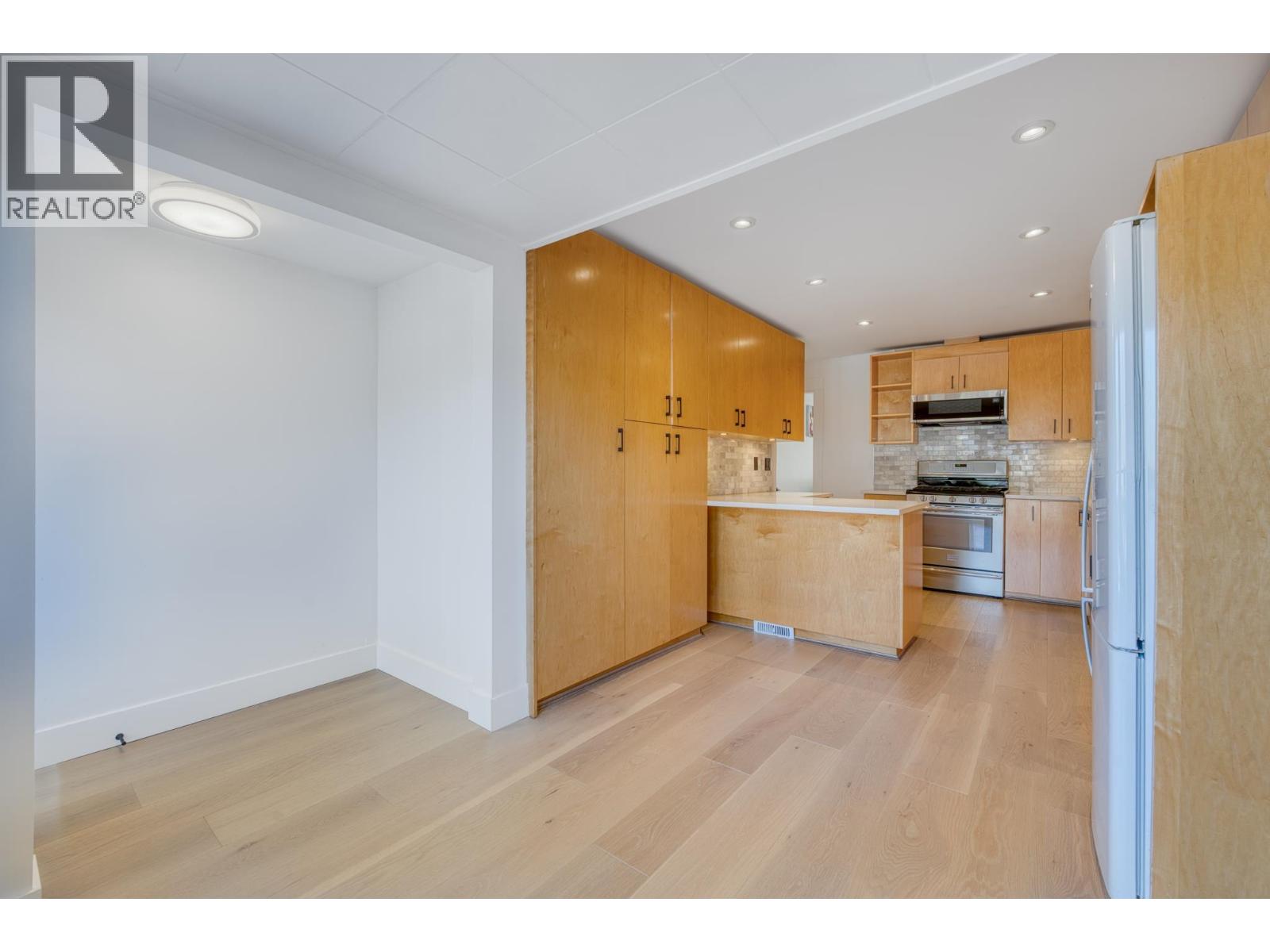 Listing Picture 7 of 32 : 4377 W 12TH AVENUE, Vancouver / 溫哥華 - 魯藝地產 Yvonne Lu Group - MLS Medallion Club Member