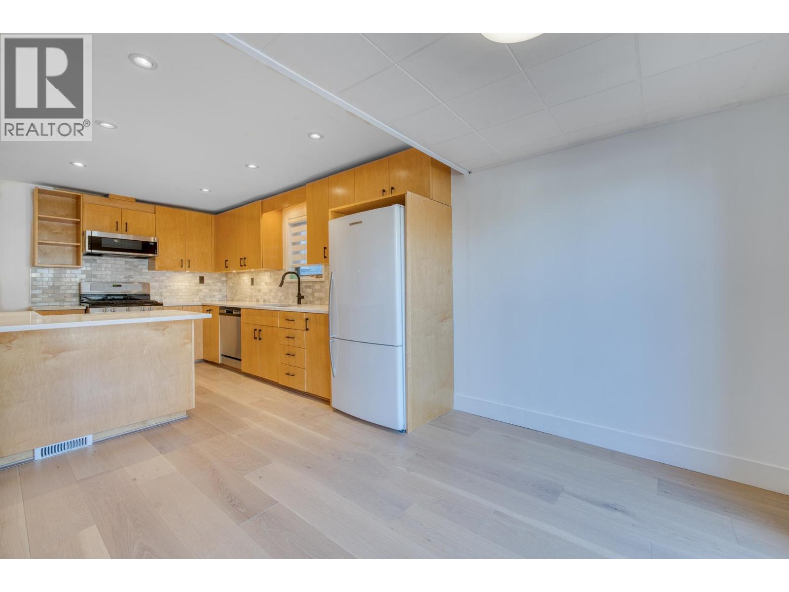 Listing Picture 8 of 32 : 4377 W 12TH AVENUE, Vancouver / 溫哥華 - 魯藝地產 Yvonne Lu Group - MLS Medallion Club Member