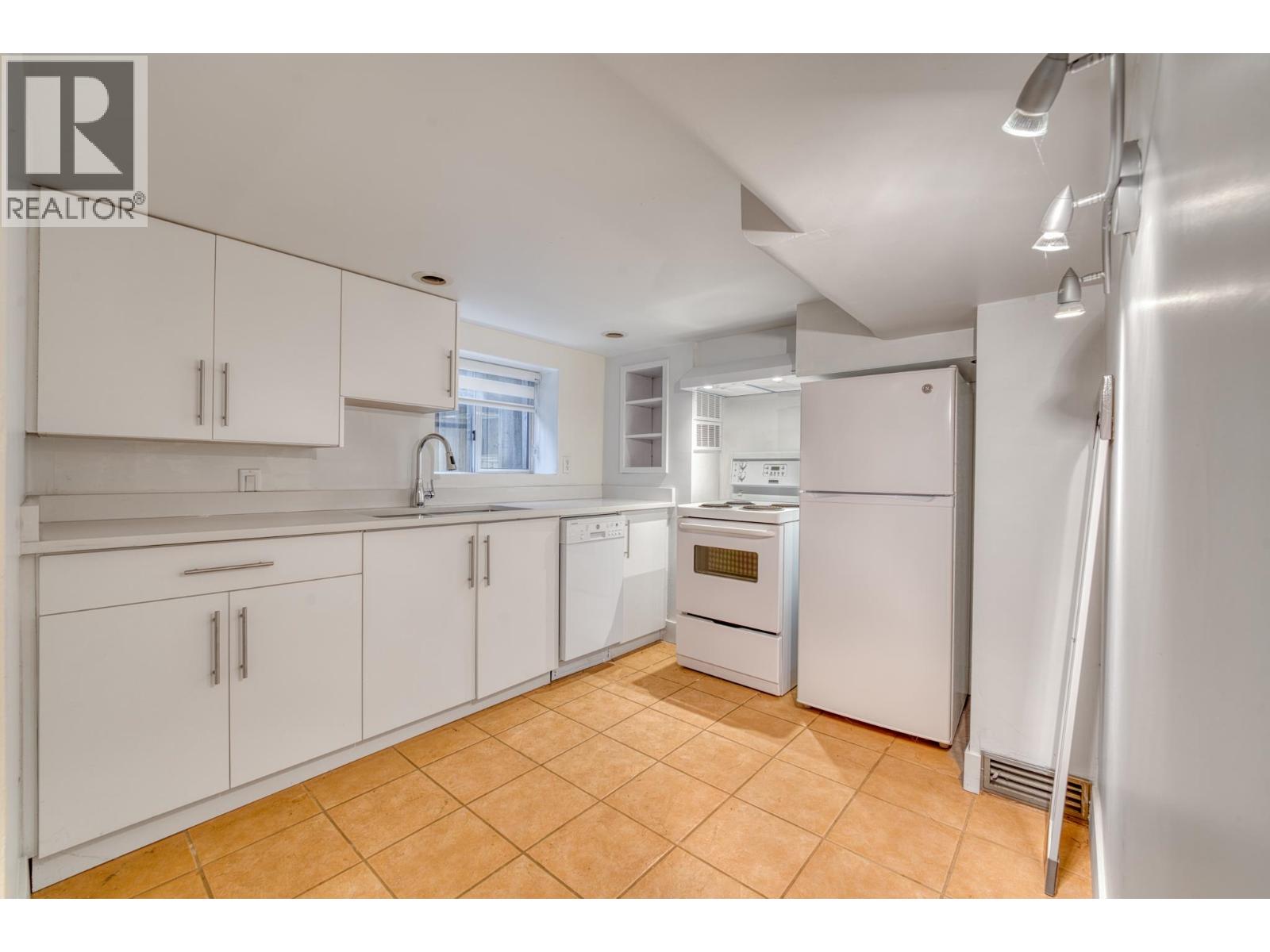 Listing Picture 26 of 32 : 4377 W 12TH AVENUE, Vancouver / 溫哥華 - 魯藝地產 Yvonne Lu Group - MLS Medallion Club Member