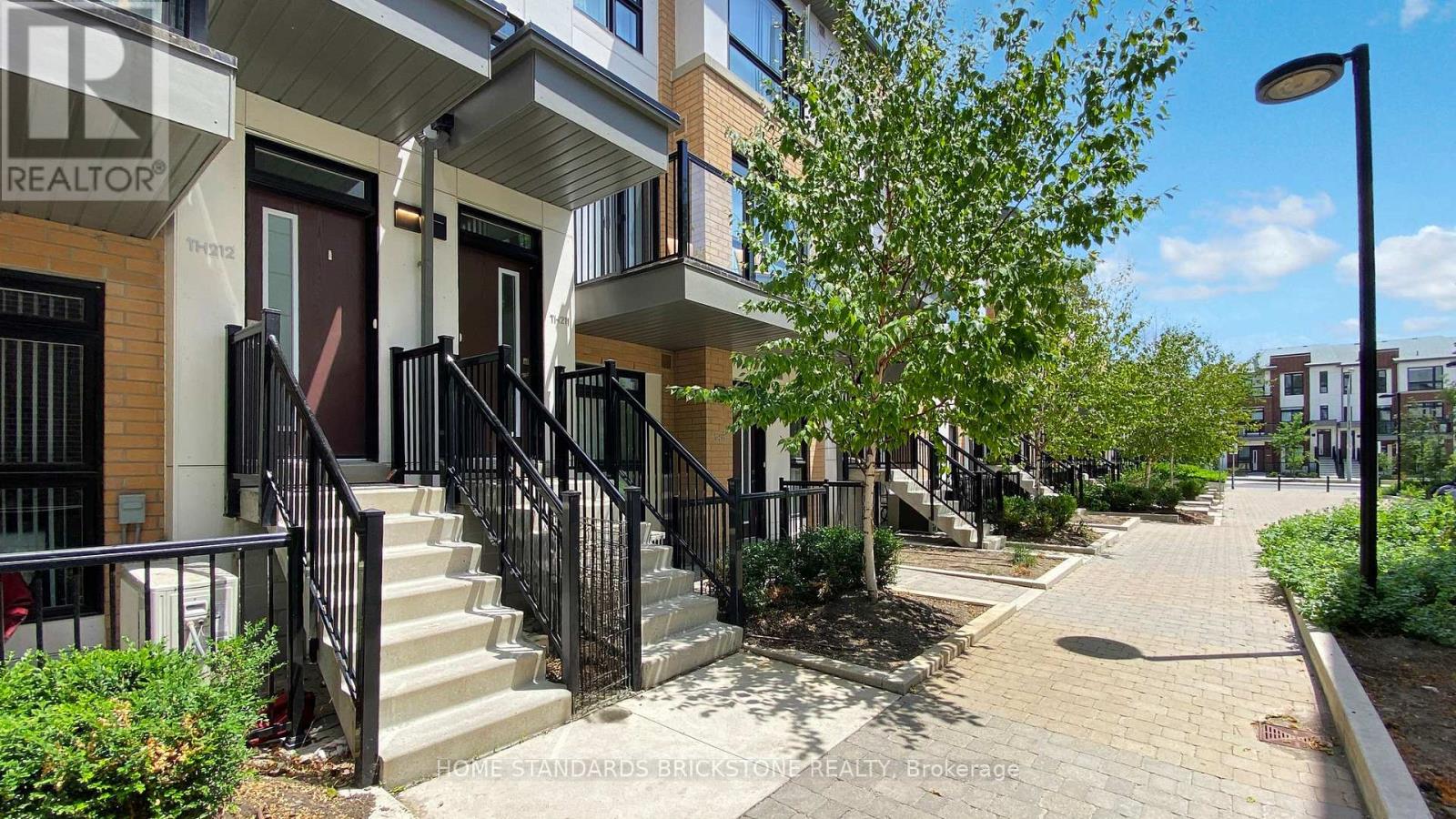 H212 - 90 Canon Jackson Drive, Toronto, Ontario  M6M 0C1 - Photo 5 - W12746840