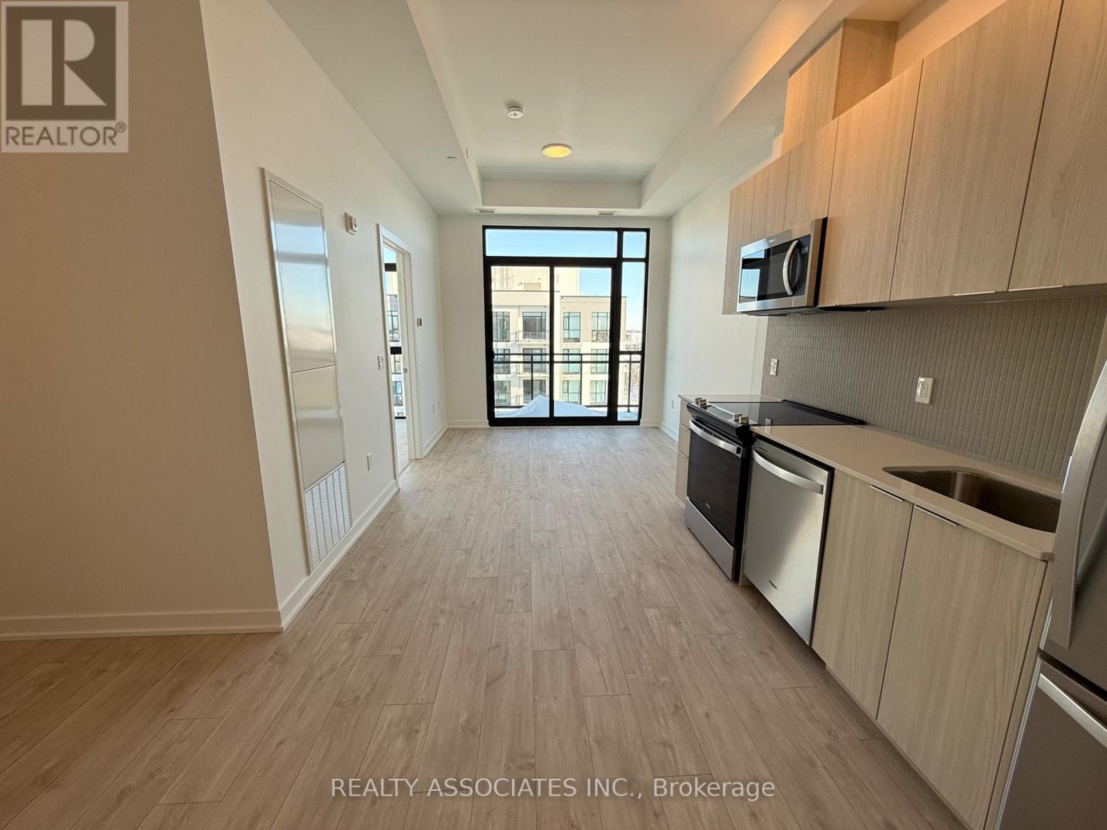 810 - 750 Whitlock Avenue, Milton, Ontario  L9E 2B5 - Photo 3 - W12746850