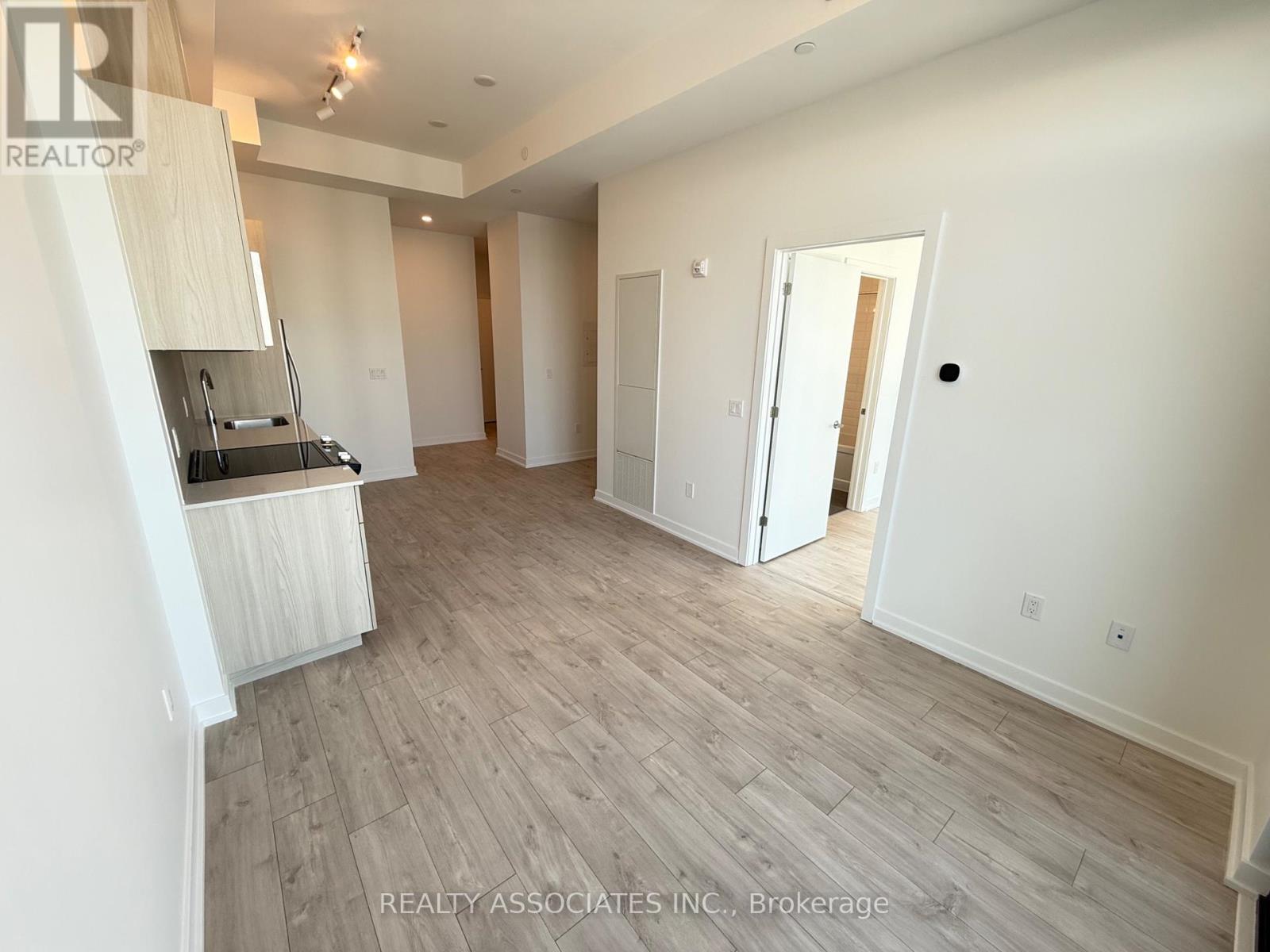 810 - 750 Whitlock Avenue, Milton, Ontario  L9E 2B5 - Photo 6 - W12746850