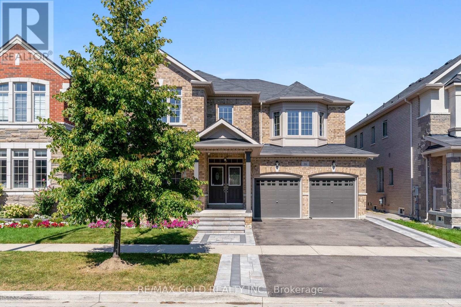 16 CLOVERHAVEN ROAD, Brampton, Ontario